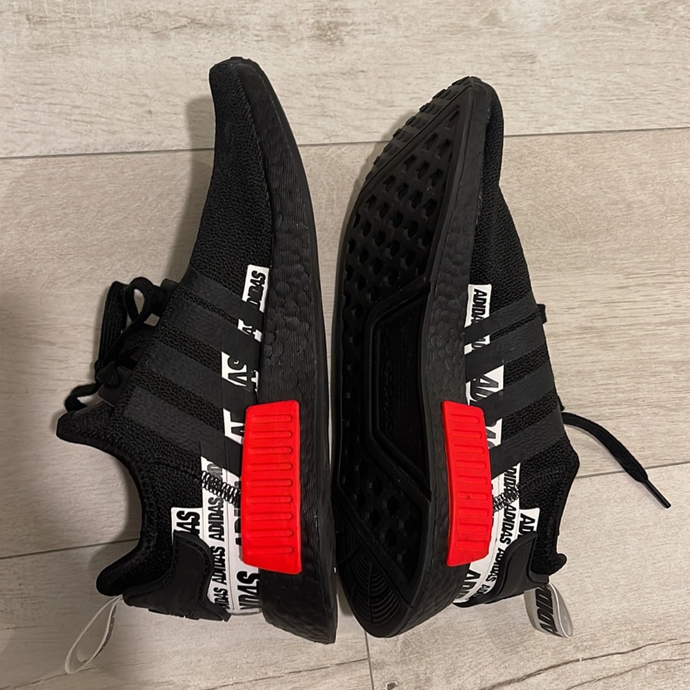 🚫SOLD🚫 ADIDAS Graffiti Style Gym Shoes